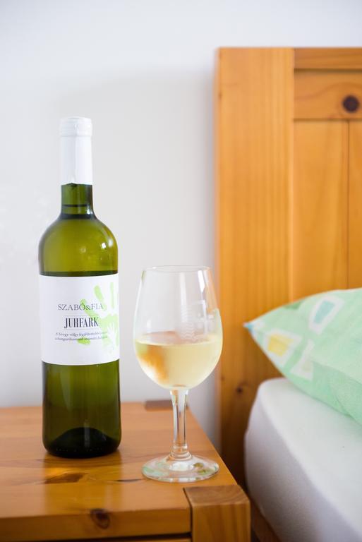 Balatoncsicso Juhfark Fogado Es Borhaz Bed & Breakfast エクステリア 写真