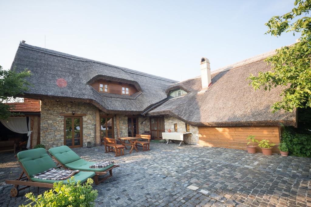Balatoncsicso Juhfark Fogado Es Borhaz Bed & Breakfast エクステリア 写真