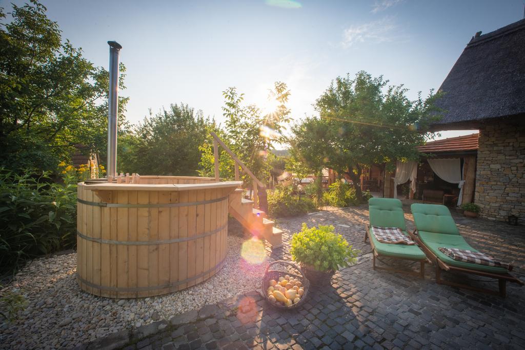 Balatoncsicso Juhfark Fogado Es Borhaz Bed & Breakfast エクステリア 写真