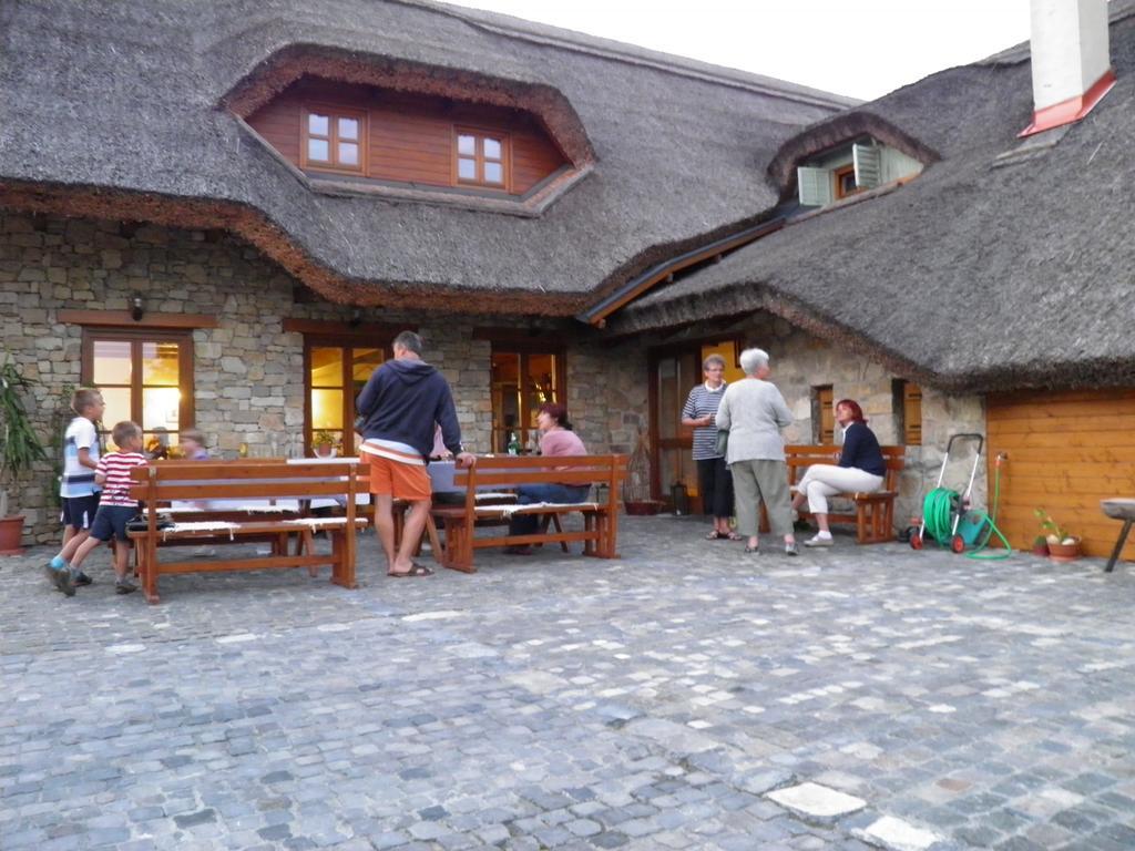 Balatoncsicso Juhfark Fogado Es Borhaz Bed & Breakfast エクステリア 写真